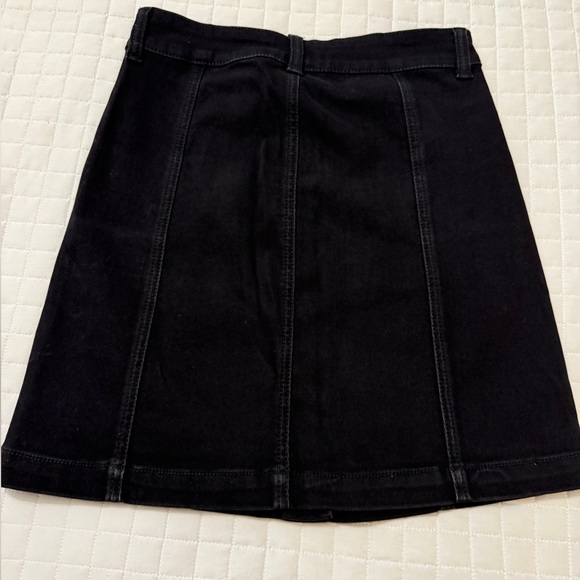 Black Button-Front Mini Skirt - Picture 2 of 6